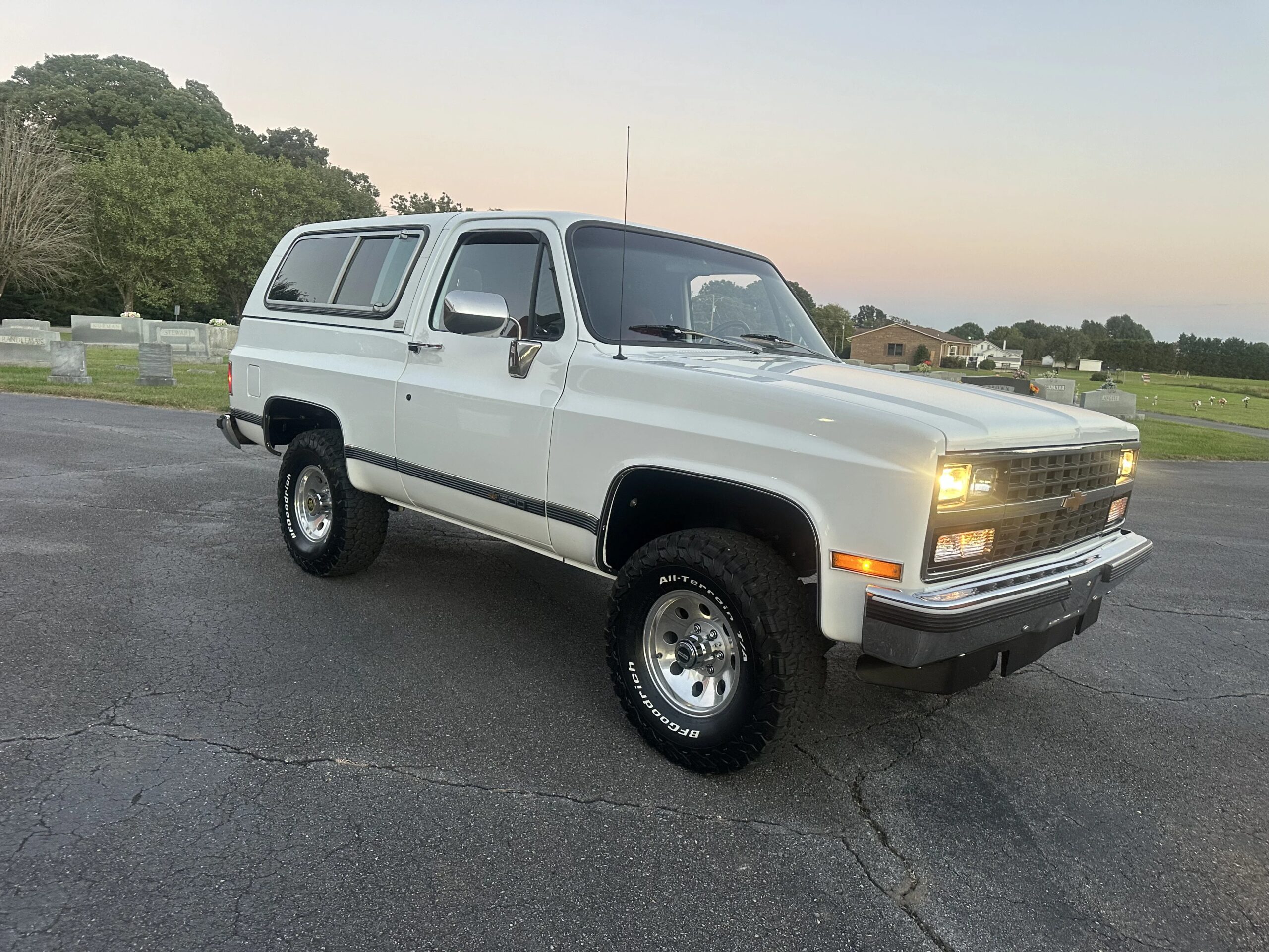 Chevrolet-Blazer-4wd-1989-White-Red-9