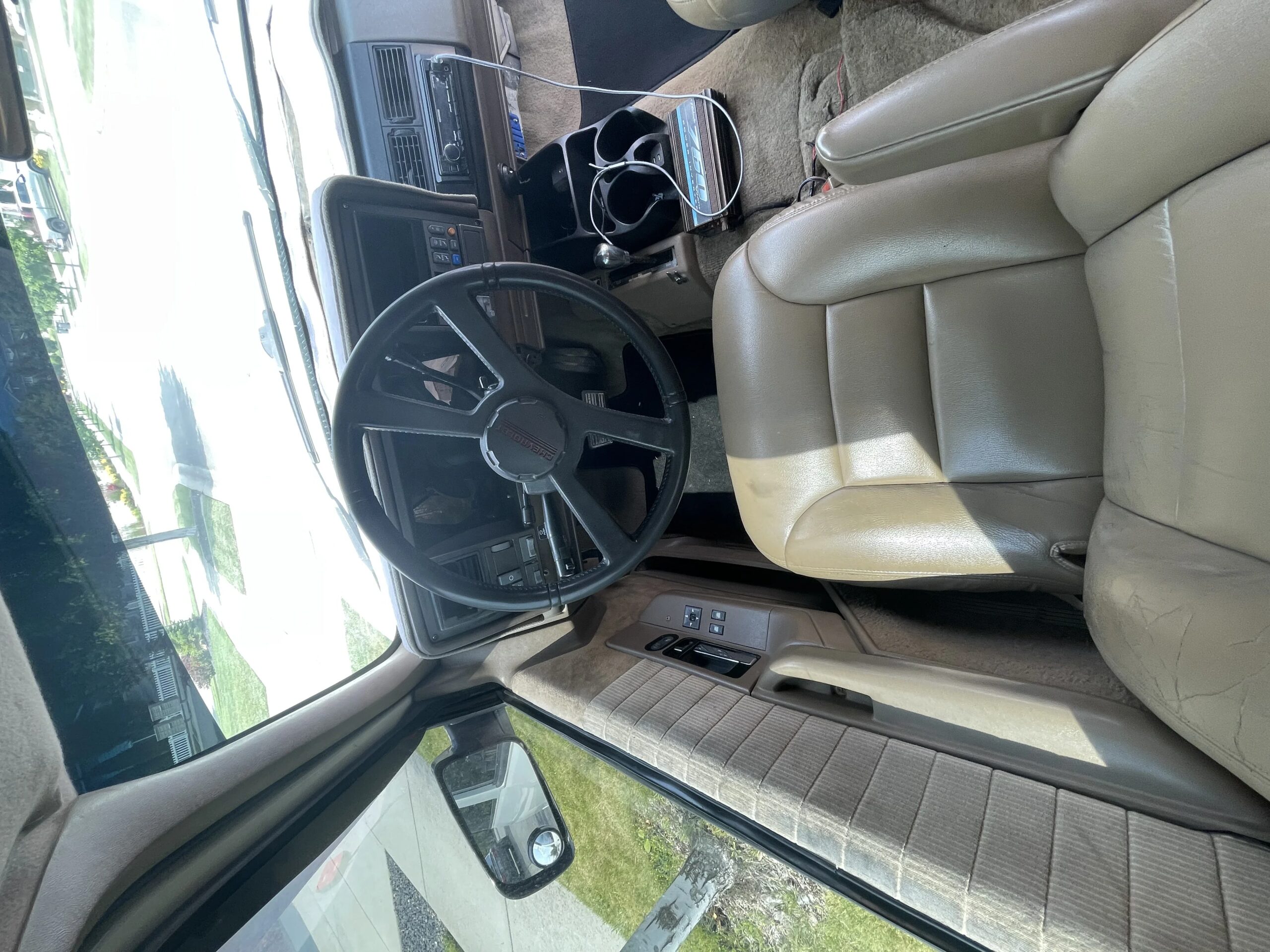 Chevrolet-Blazer-4wd-1992-White-Tan-11