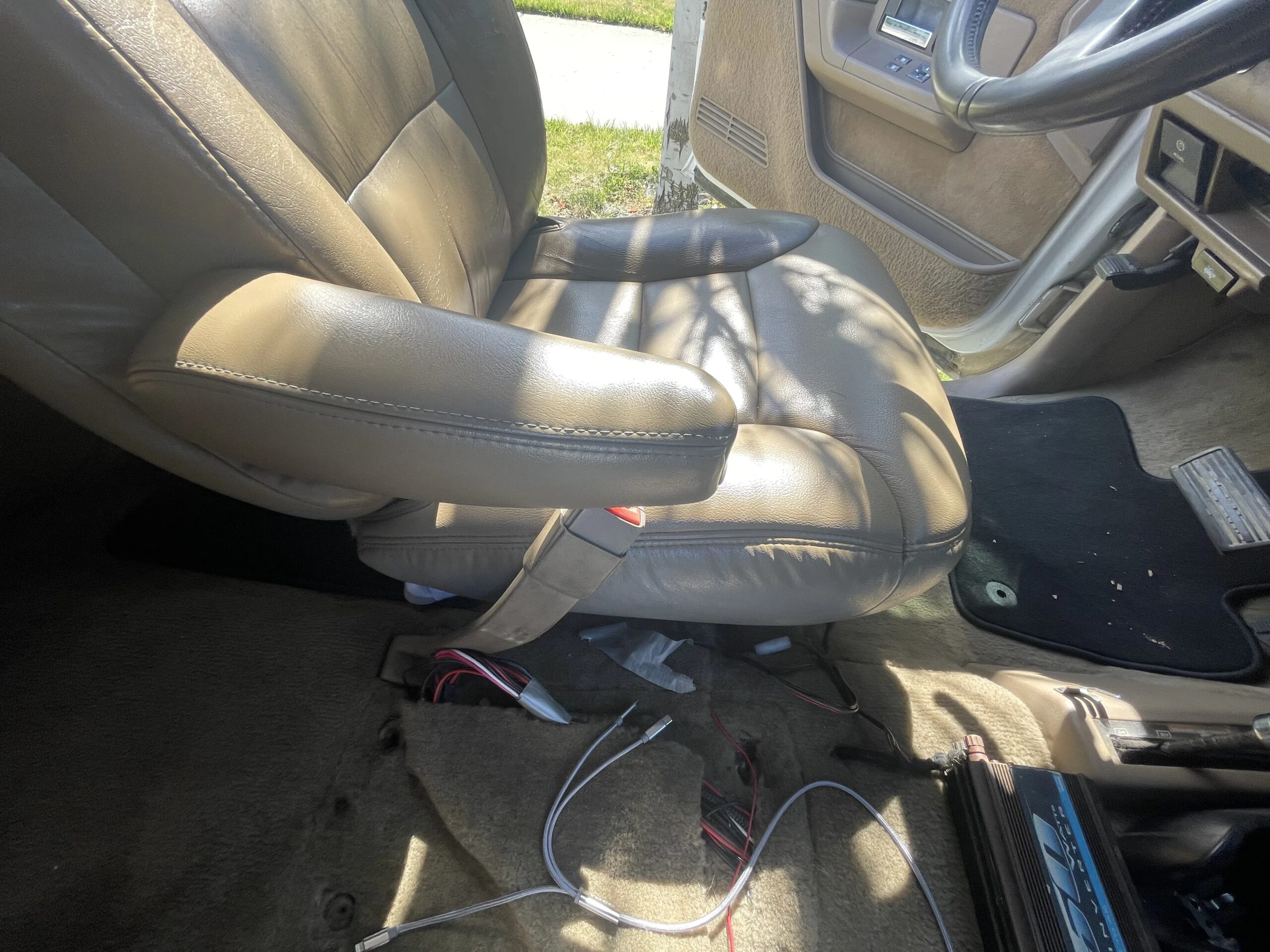 Chevrolet-Blazer-4wd-1992-White-Tan-49
