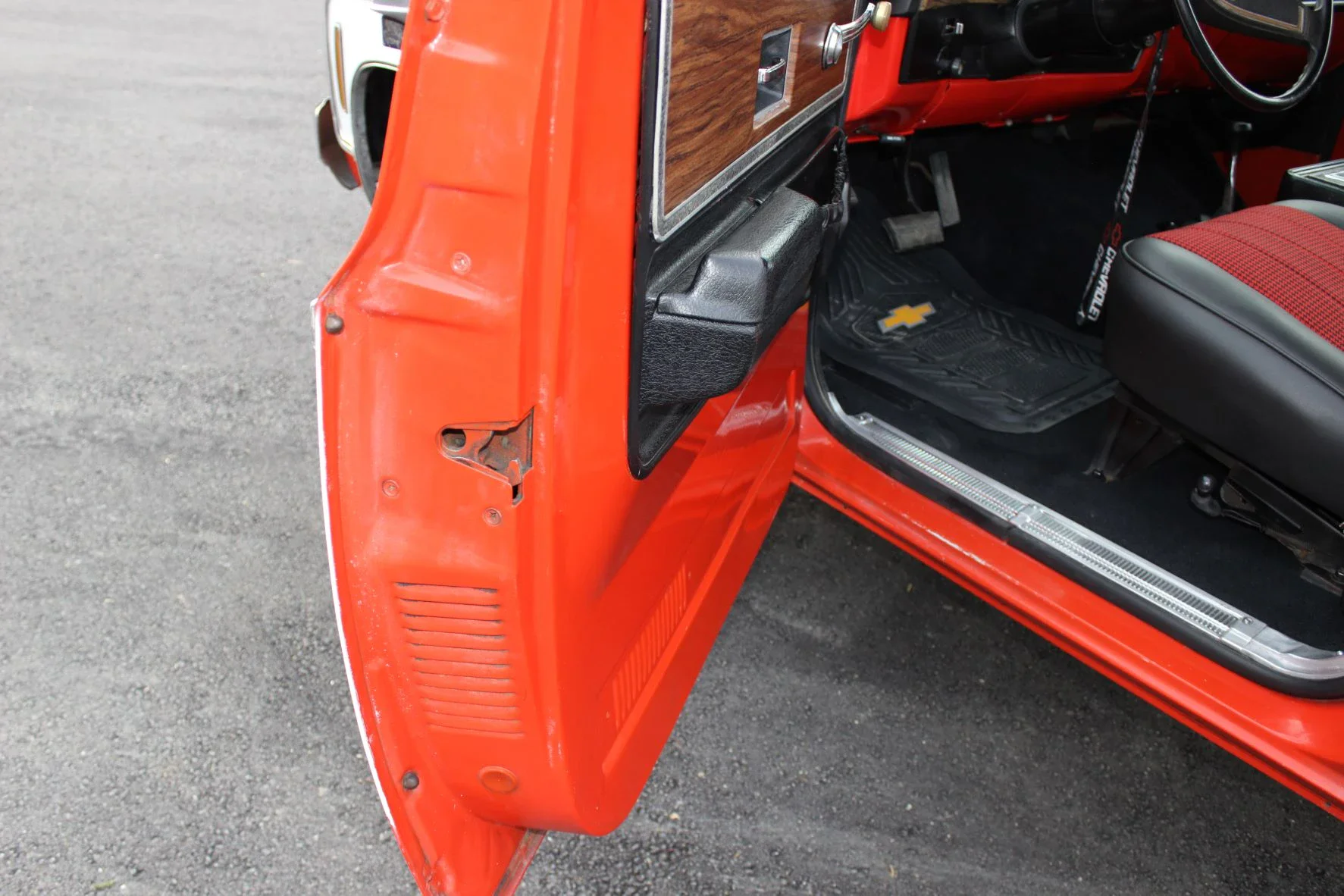 Chevrolet-Blazer-4wd-2-door-1976-Red-Black-19