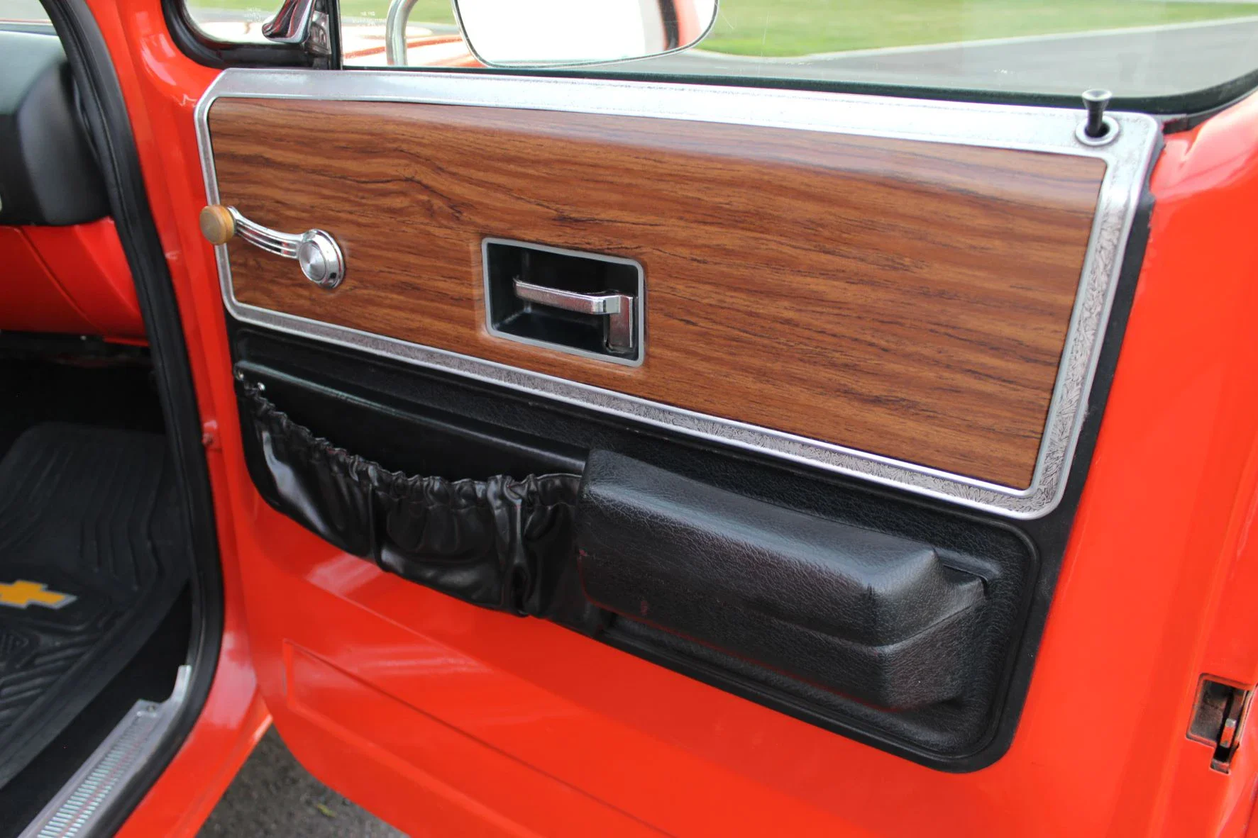 Chevrolet-Blazer-4wd-2-door-1976-Red-Black-28