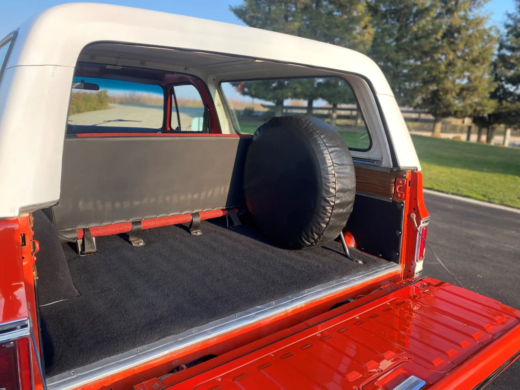 Chevrolet-Blazer-4wd-2-door-1976-Red-Black-30