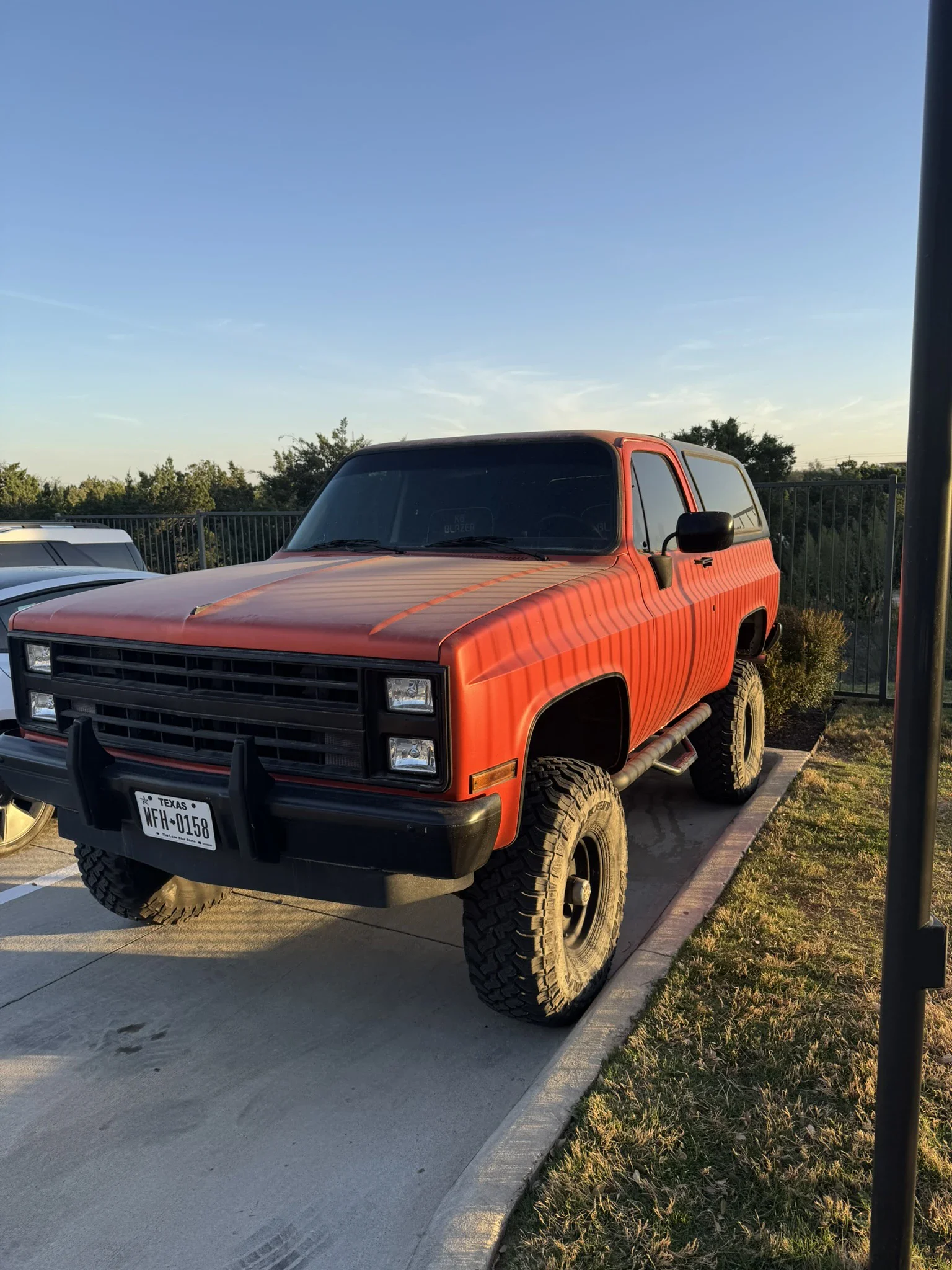 Chevrolet-Blazer-4wd-2-door-1985-Custom-Black-2