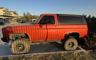 Chevrolet-Blazer-4wd-2-door-1985-Custom-Black-3