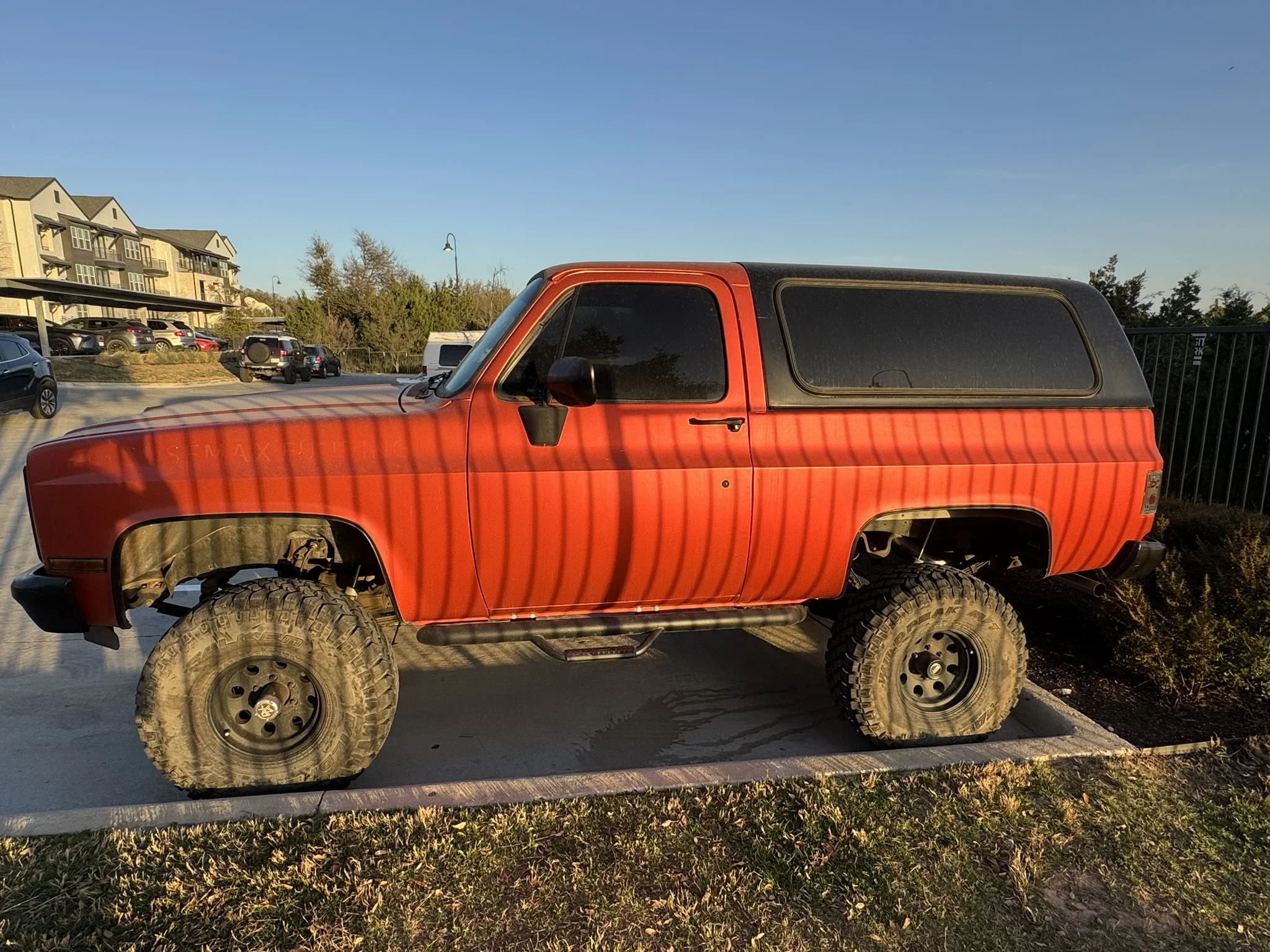 Chevrolet-Blazer-4wd-2-door-1985-Custom-Black-3