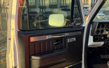 Chevrolet-Blazer-4wd-2-door-1985-Custom-Black-8