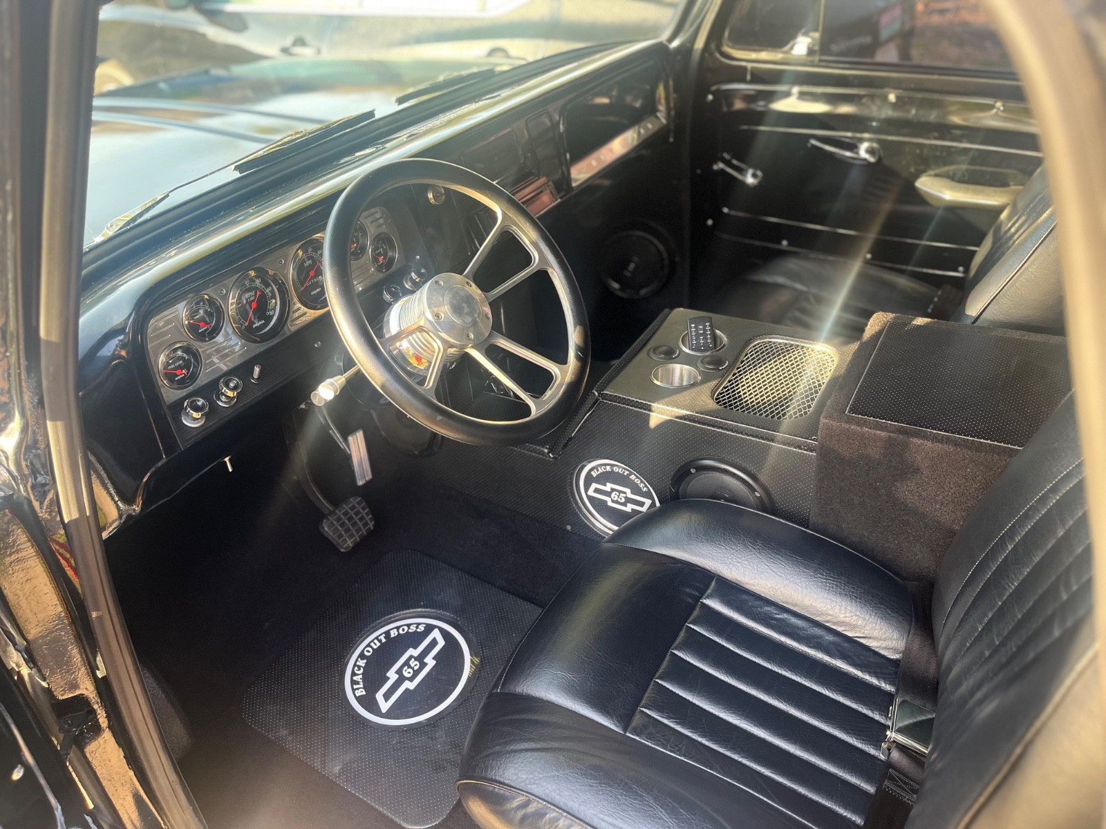 Chevrolet-C-10-1965-Standard-Cab-Pickup-2