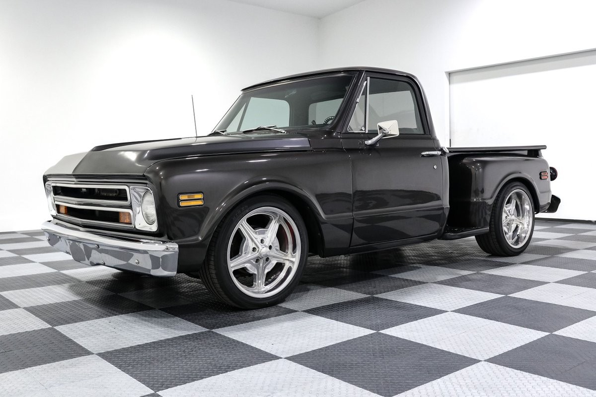 Chevrolet-C-10-1968-Pickup-Truck-2