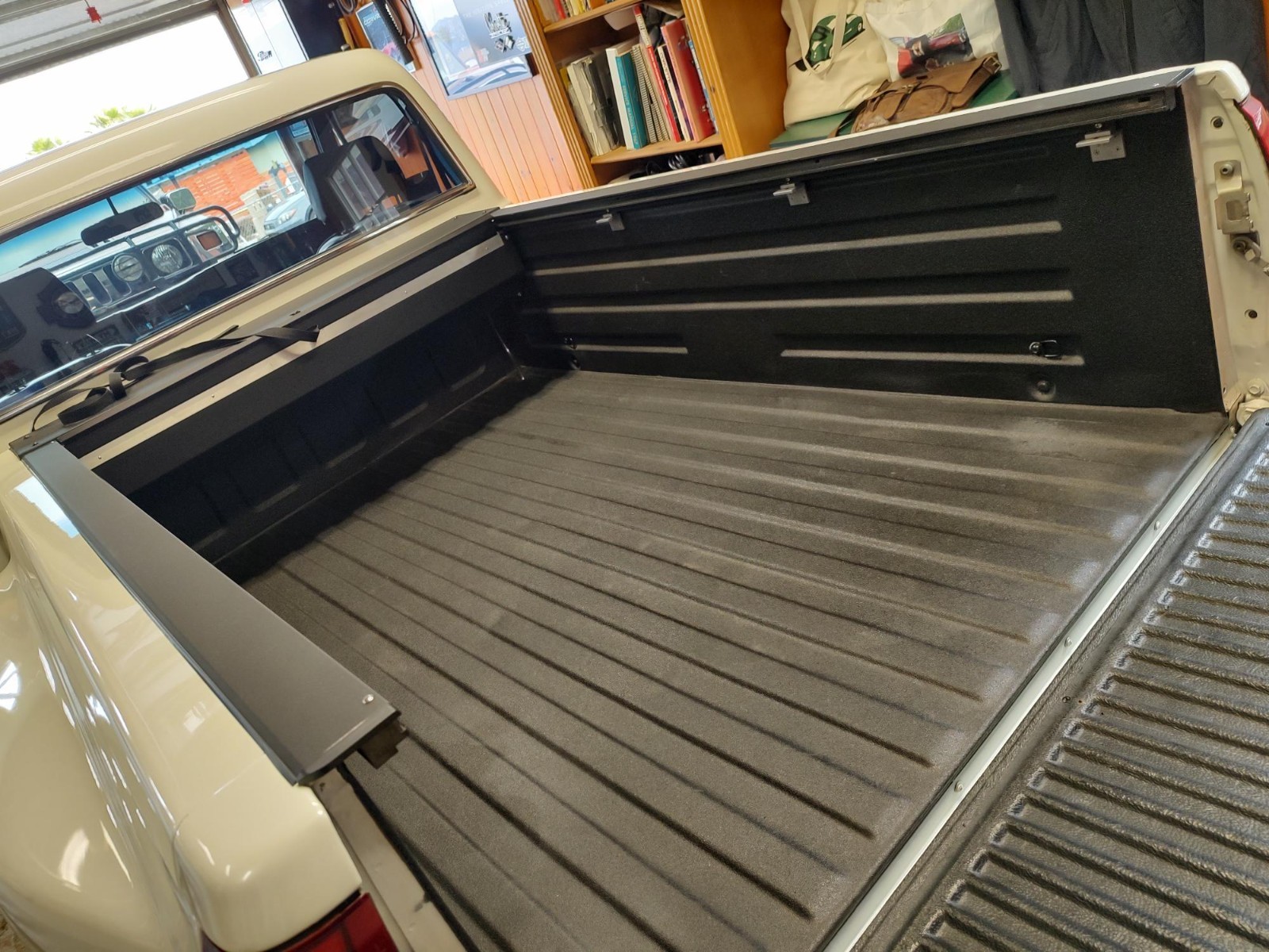 Chevrolet-C-10-1970-Standard-Cab-Pickup-2