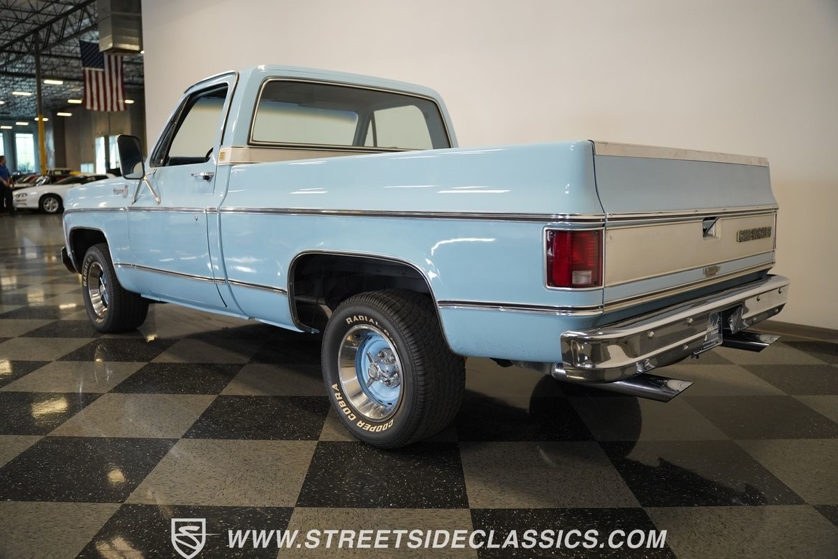 Chevrolet-C-10-1974-Pickup-Truck-11