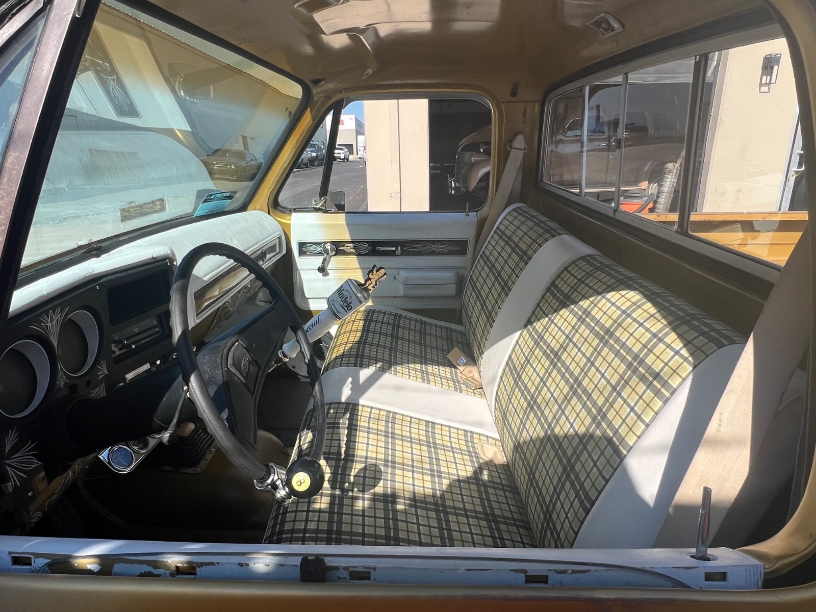 Chevrolet-C-10-1976-Standard-Cab-Pickup-16