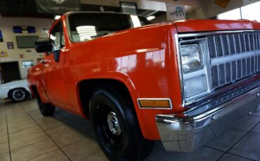 Chevrolet-C-10-1981-Classic-Car-12