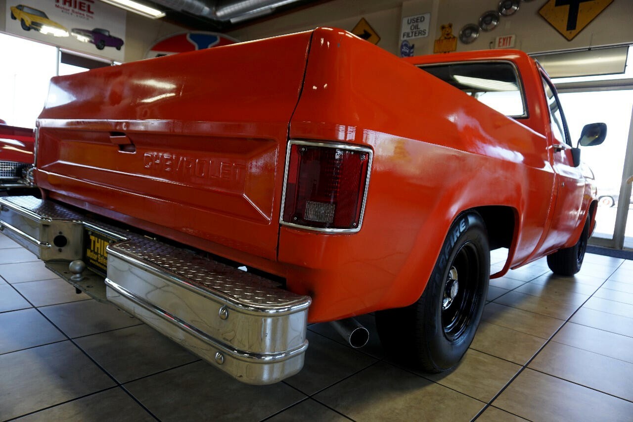 Chevrolet-C-10-1981-Classic-Car-16