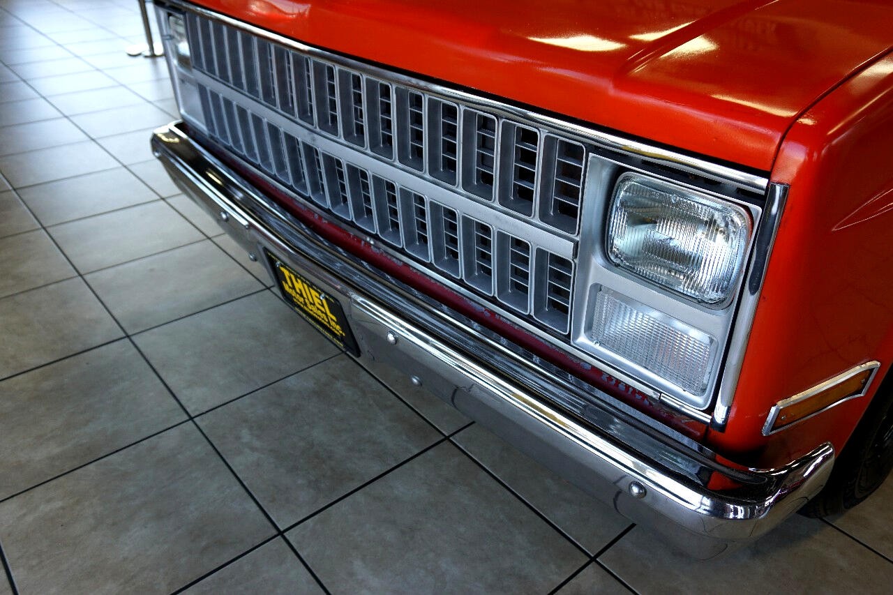 Chevrolet-C-10-1981-Classic-Car-17