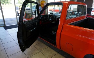 Chevrolet-C-10-1981-Classic-Car-19