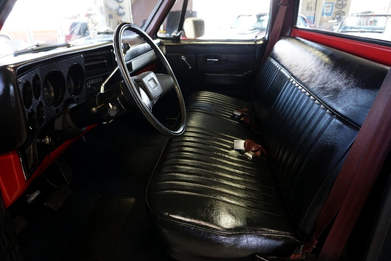 Chevrolet-C-10-1981-Classic-Car-20