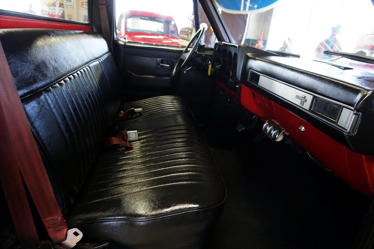 Chevrolet-C-10-1981-Classic-Car-23