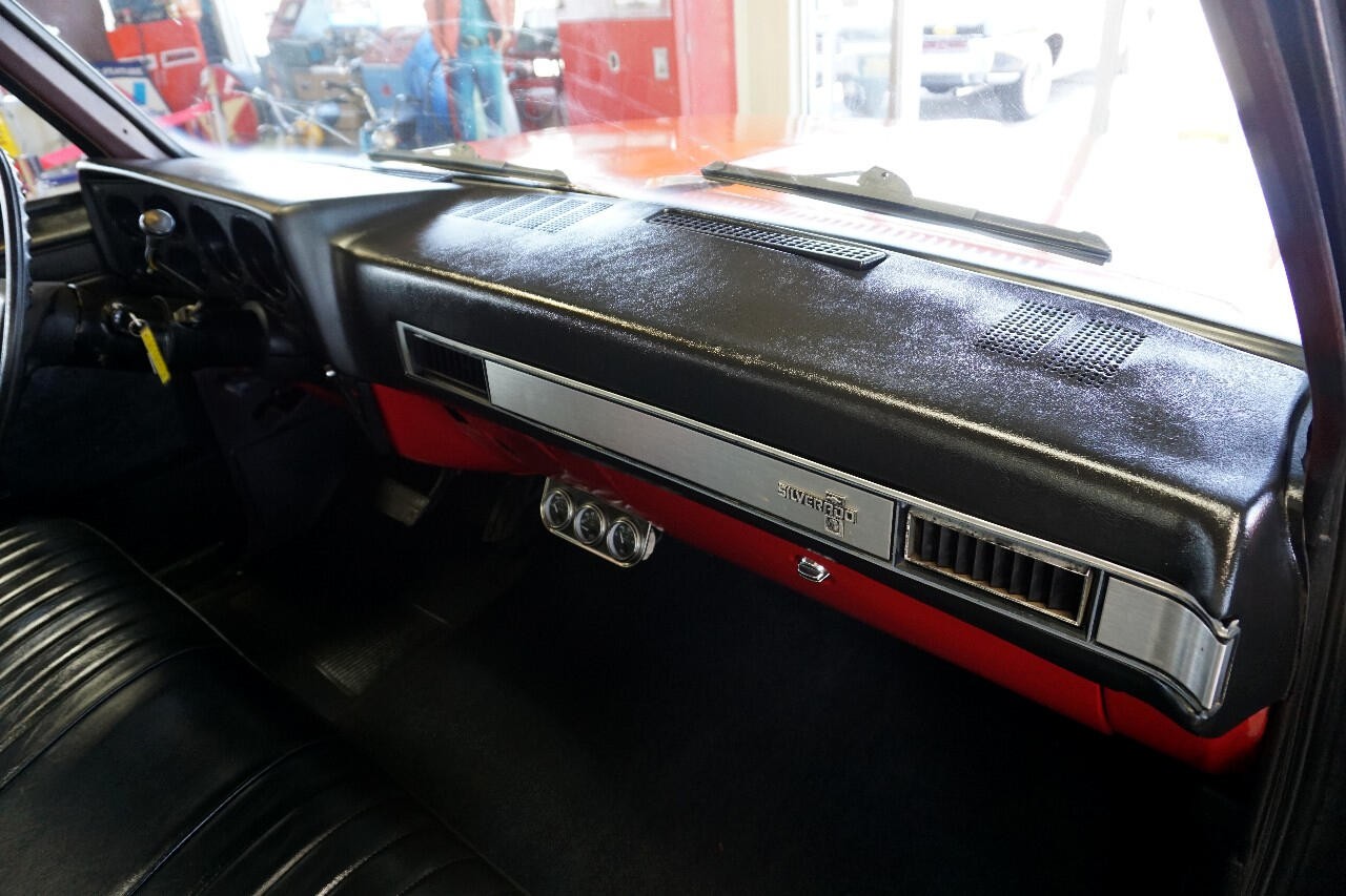 Chevrolet-C-10-1981-Classic-Car-25