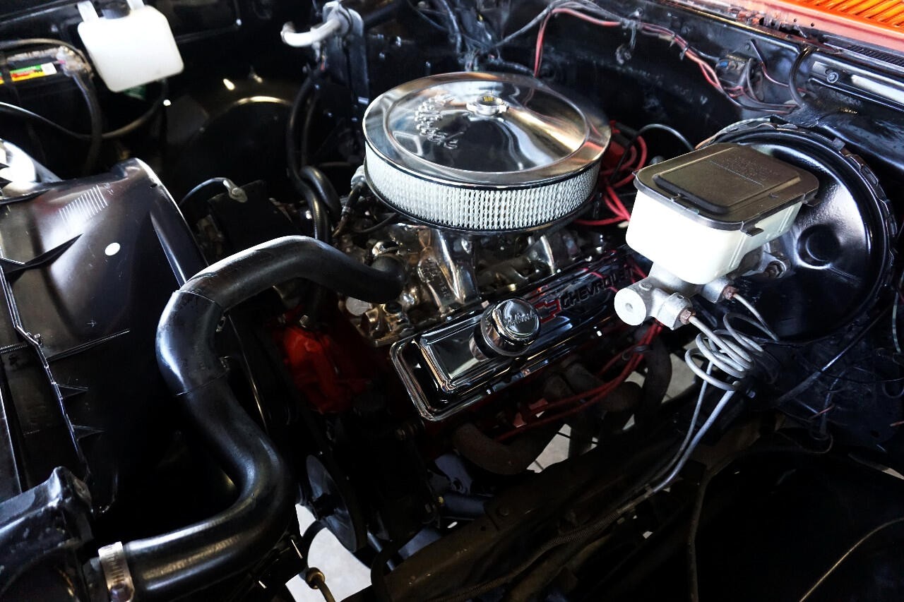 Chevrolet-C-10-1981-Classic-Car-29
