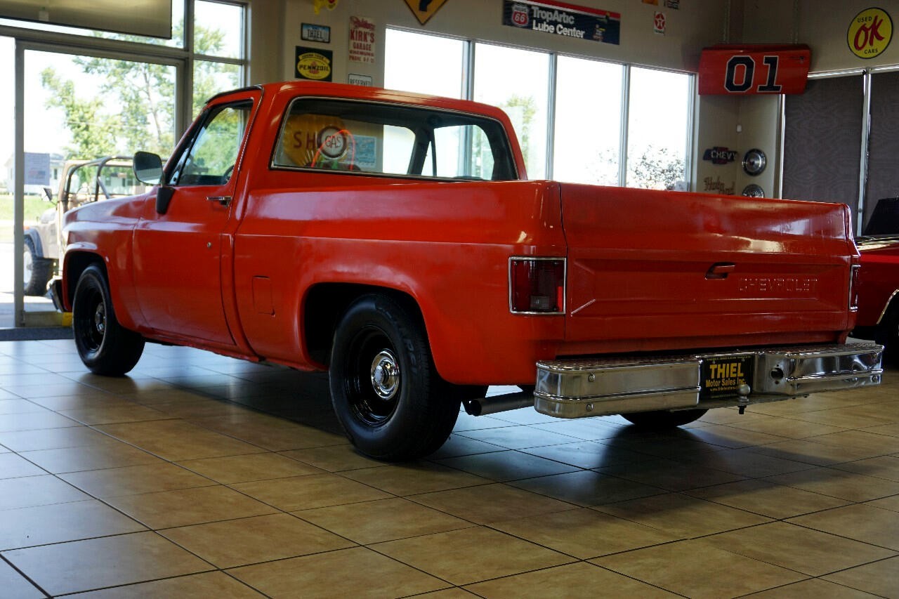 Chevrolet-C-10-1981-Classic-Car-3