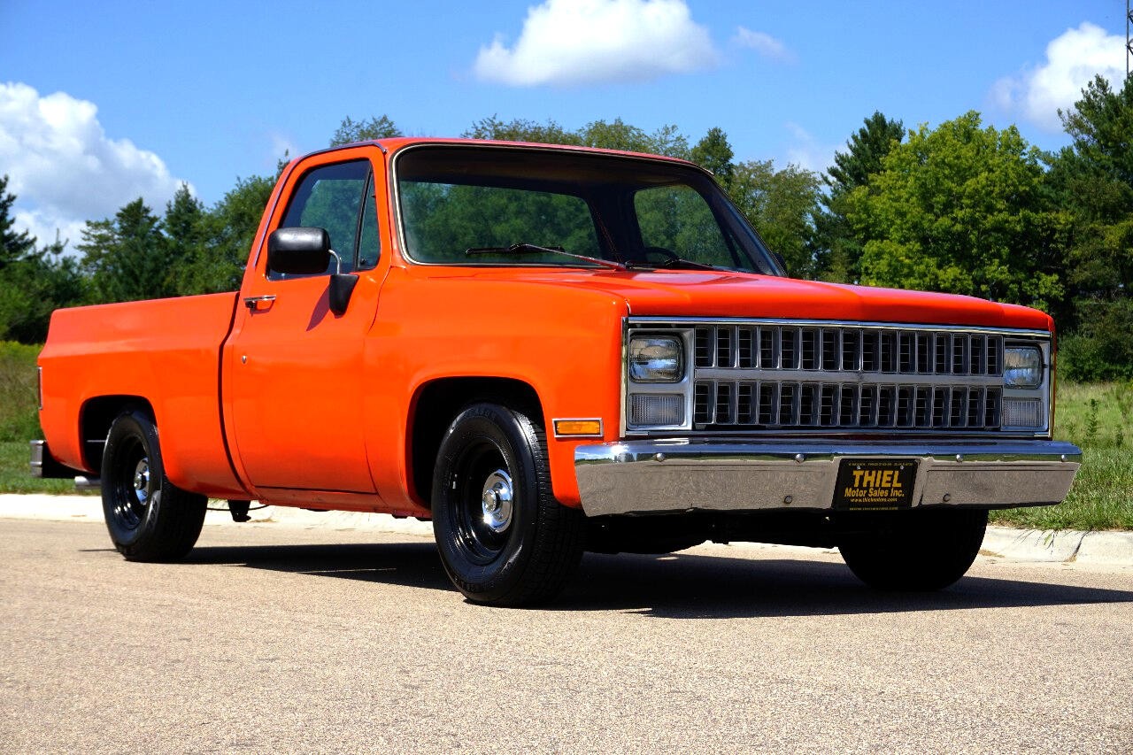Chevrolet-C-10-1981-Classic-Car-36