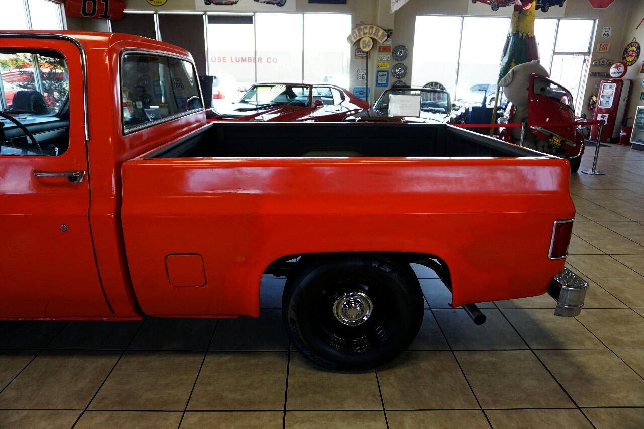 Chevrolet-C-10-1981-Classic-Car-39