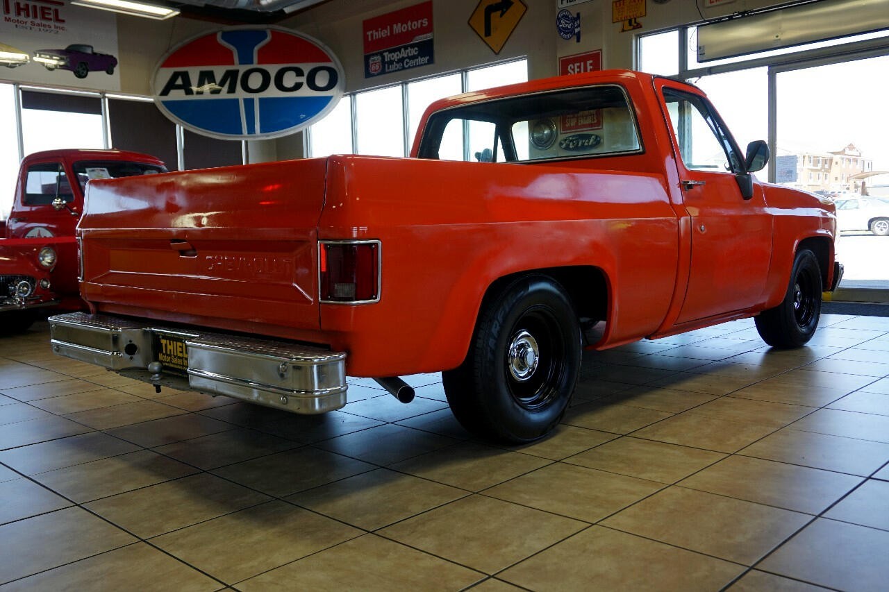 Chevrolet-C-10-1981-Classic-Car-8