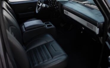 Chevrolet-C-10-1983-Standard-Cab-Pickup-11