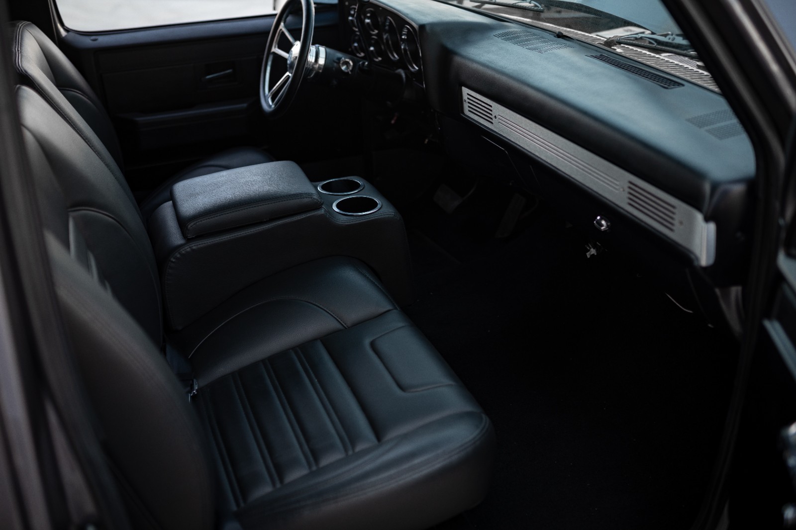 Chevrolet-C-10-1983-Standard-Cab-Pickup-11