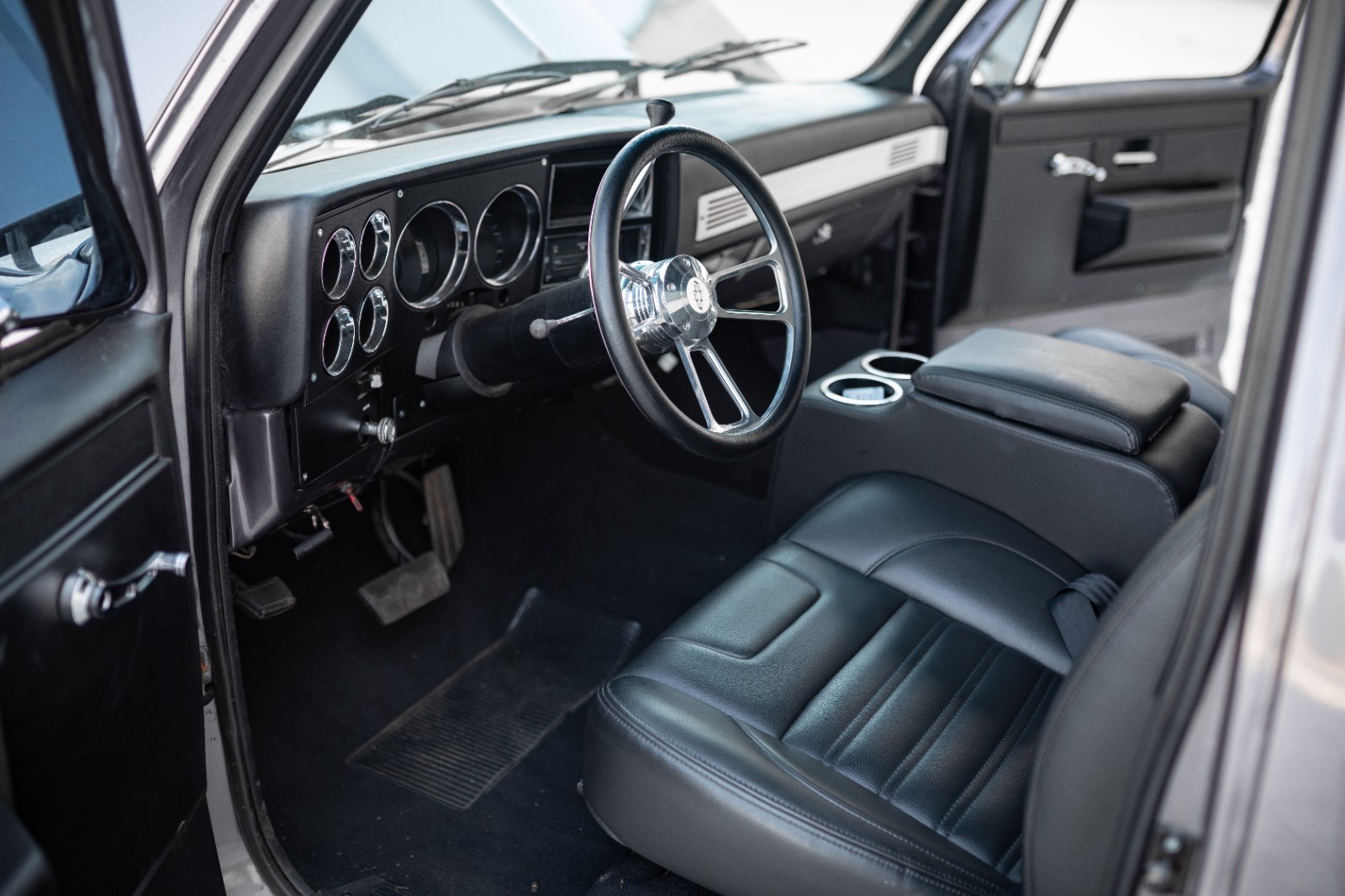 Chevrolet-C-10-1983-Standard-Cab-Pickup-16