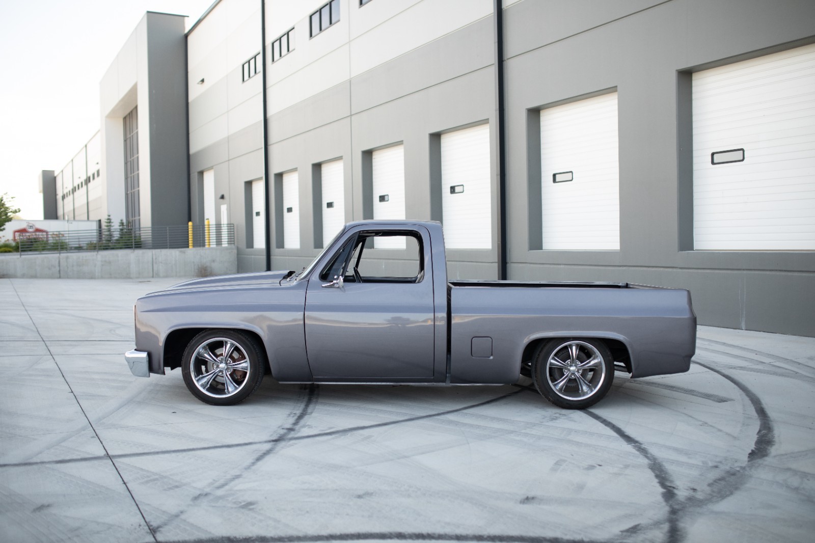 Chevrolet-C-10-1983-Standard-Cab-Pickup-2
