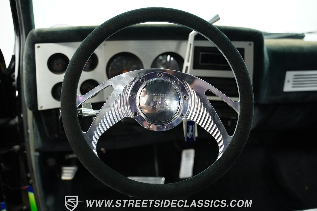 Chevrolet-C-10-1984-Pickup-Truck-38