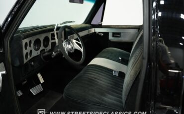 Chevrolet-C-10-1984-Pickup-Truck-4