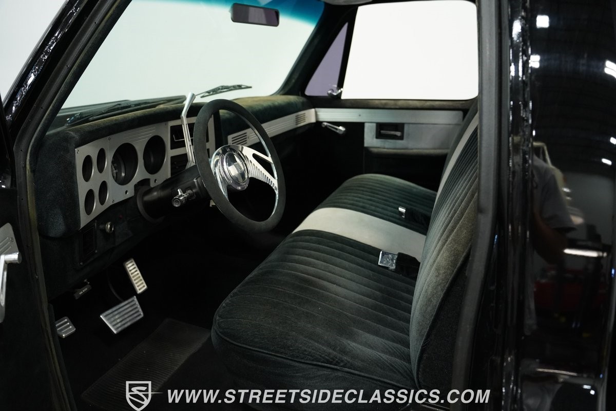 Chevrolet-C-10-1984-Pickup-Truck-4