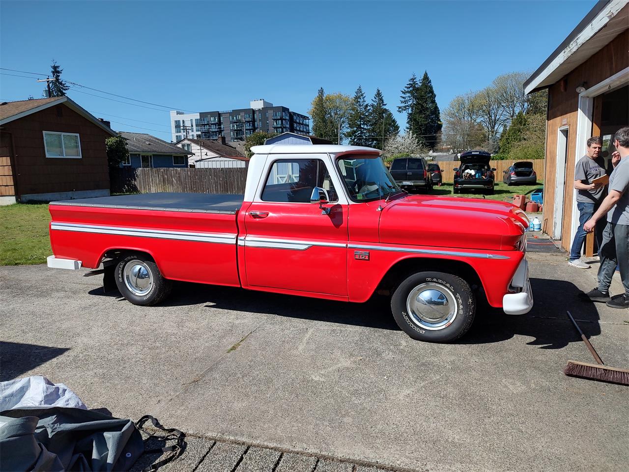 Chevrolet-C10-1966-Red-and-white-Brown-2