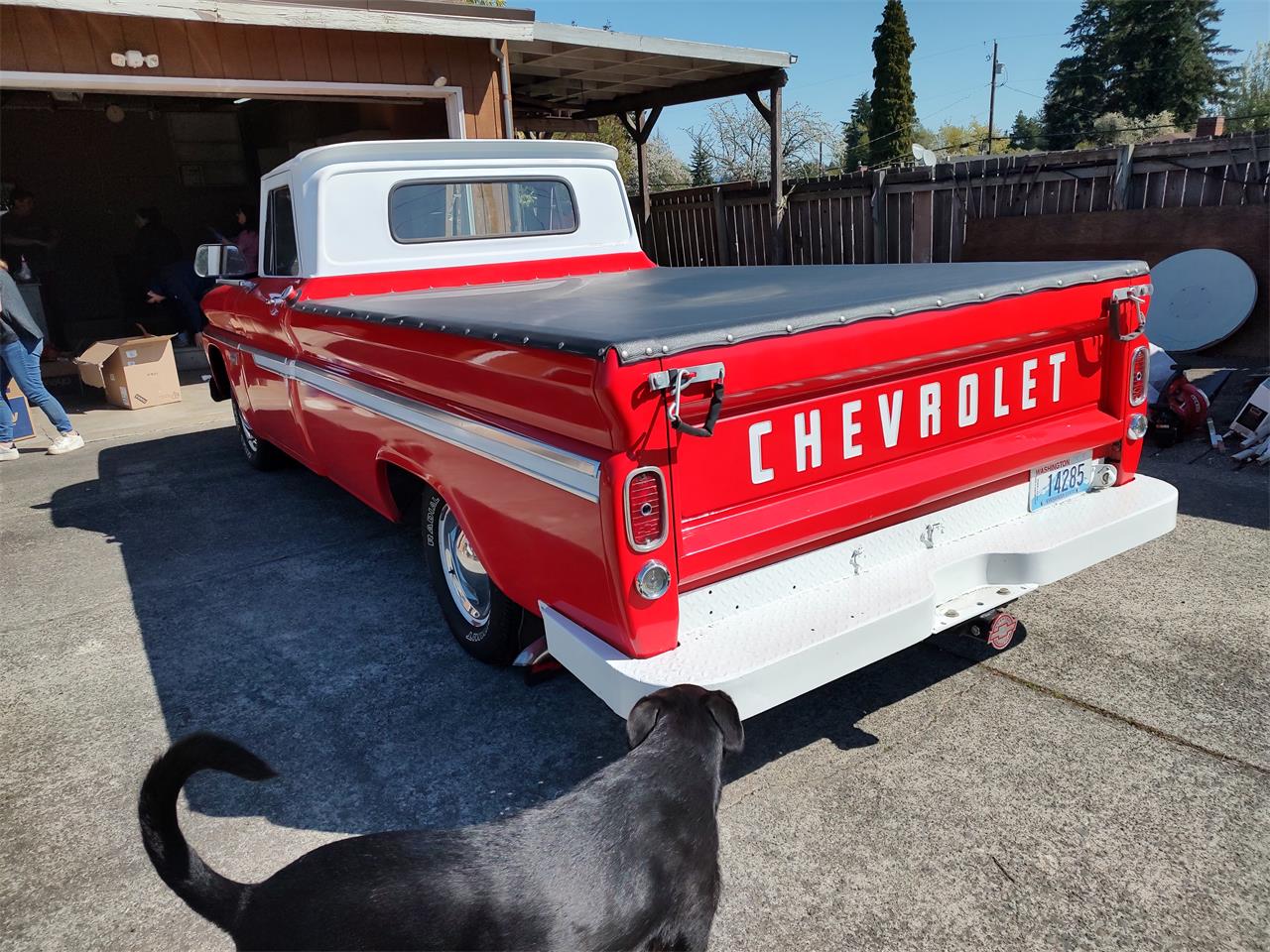 Chevrolet-C10-1966-Red-and-white-Brown-4