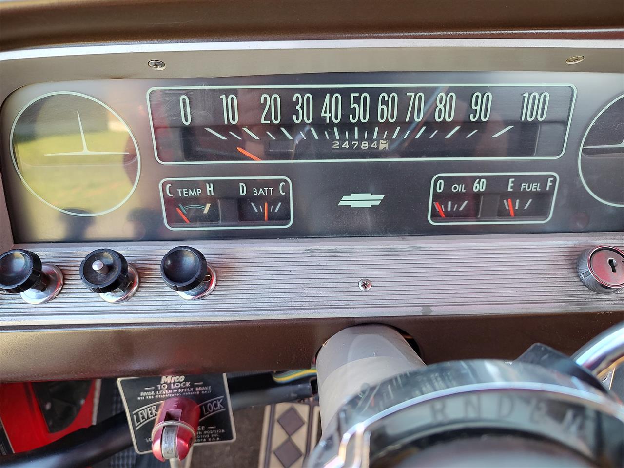 Chevrolet-C10-1966-Red-and-white-Brown-6