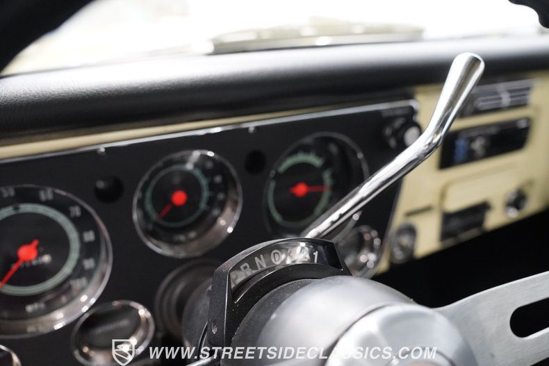 Chevrolet-C10-1969-Butternut-Yellow-Black-3