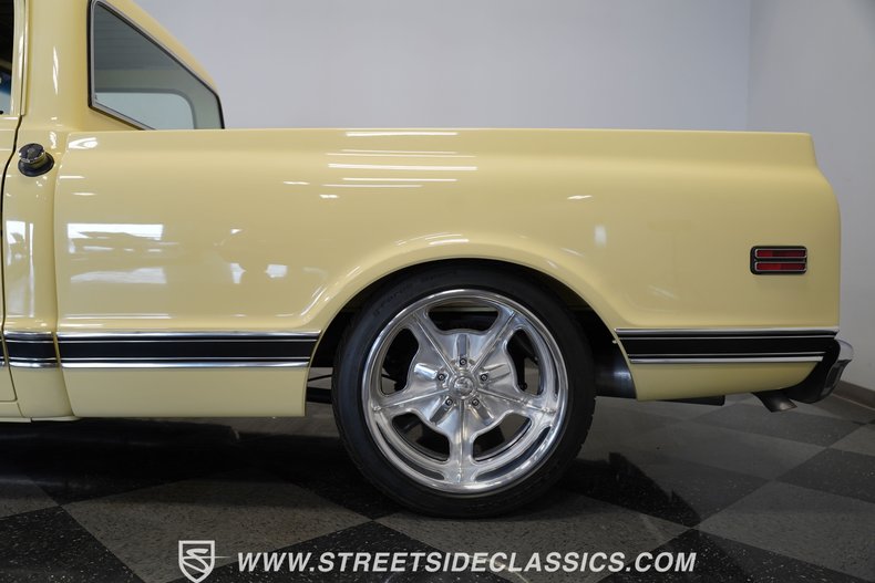 Chevrolet-C10-1969-Butternut-Yellow-Black-30