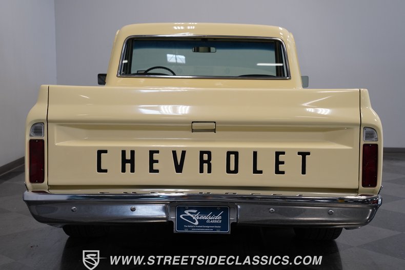 Chevrolet-C10-1969-Butternut-Yellow-Black-31