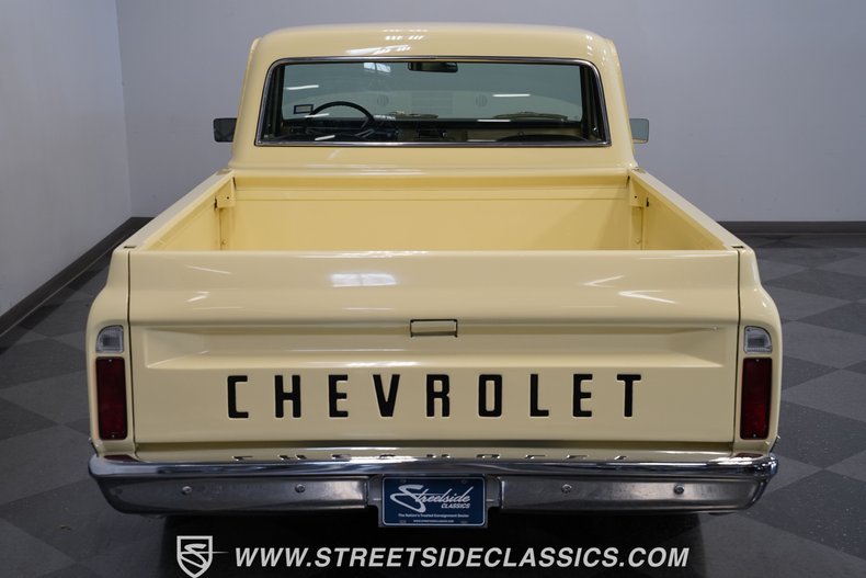 Chevrolet-C10-1969-Butternut-Yellow-Black-32