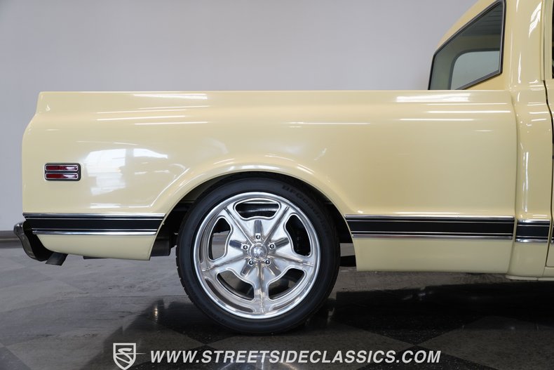 Chevrolet-C10-1969-Butternut-Yellow-Black-34