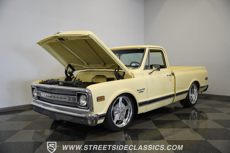 Chevrolet-C10-1969-Butternut-Yellow-Black-36