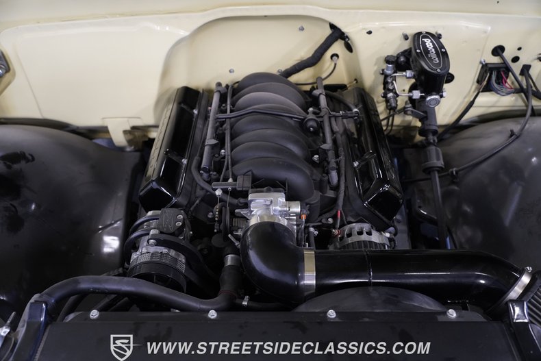 Chevrolet-C10-1969-Butternut-Yellow-Black-38