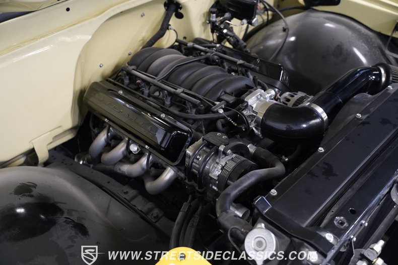 Chevrolet-C10-1969-Butternut-Yellow-Black-39