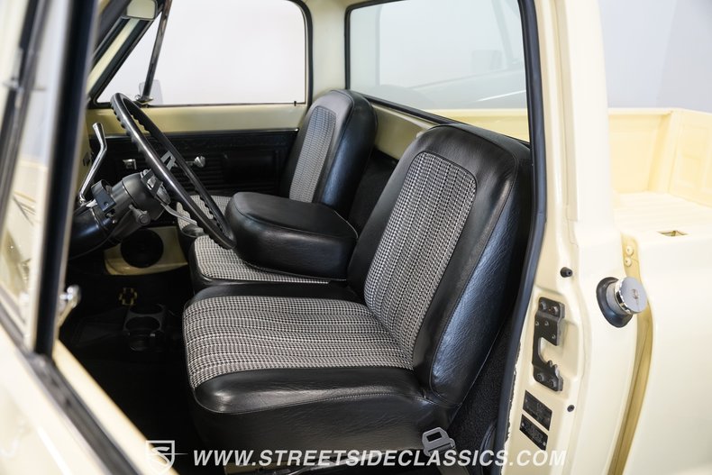 Chevrolet-C10-1969-Butternut-Yellow-Black-43