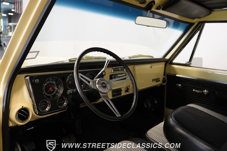 Chevrolet-C10-1969-Butternut-Yellow-Black-44