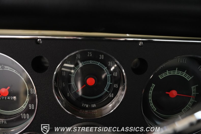 Chevrolet-C10-1969-Butternut-Yellow-Black-46