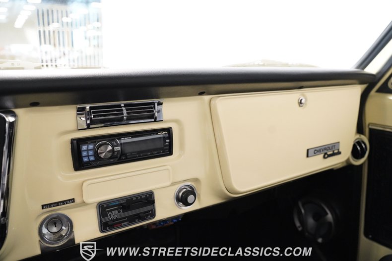 Chevrolet-C10-1969-Butternut-Yellow-Black-5