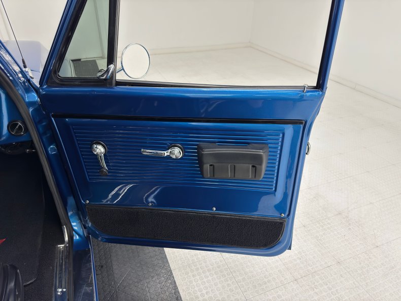 Chevrolet-C10-1969-Medium-Blue-Metallic-Black-34